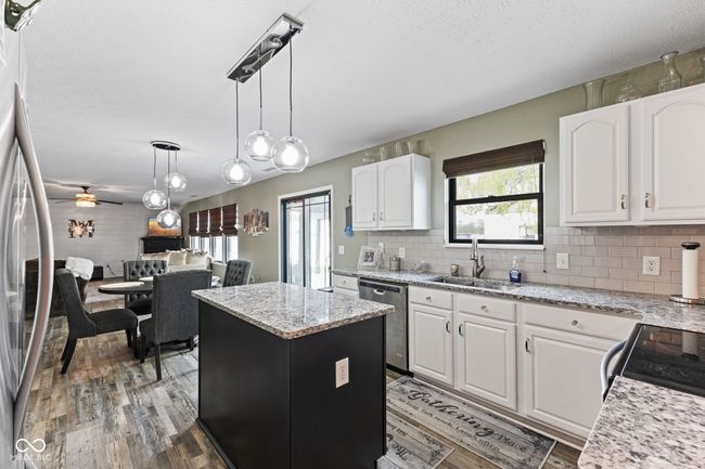 1792 Salina Dr, House other with 4 bedrooms, 3 bathrooms and null parking in Avon IN | Image 9