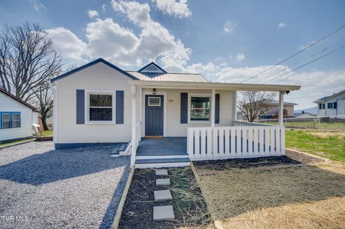 1223 Wayne St, Kingsport, TN, 37660-1462 | Card Image