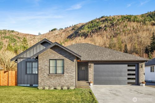 8228 Gold Run Dr, Maple Falls, WA, 98266-8290 | Card Image