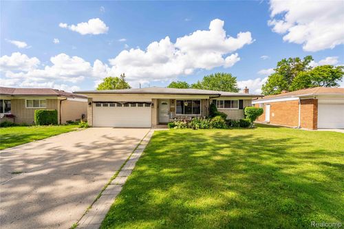 3173 Hedge Dr, Sterling Heights, MI, 48310-6088 | Card Image