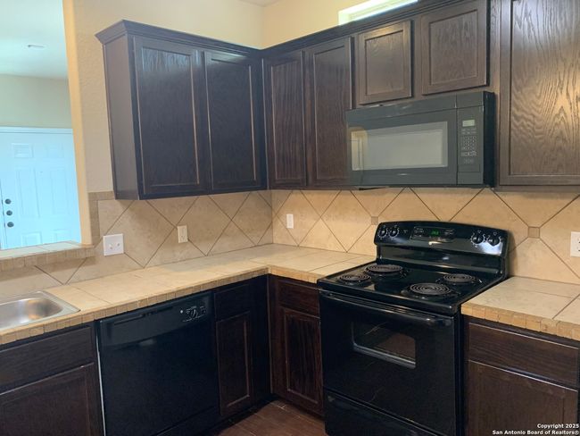 201 Anne Louise Dr, Home with 3 bedrooms, 3 bathrooms and null parking in New Braunfels TX | Image 11