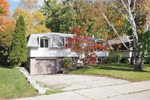 98 Amos Ave, Waterloo, ON, N2L5C4 | Card Image