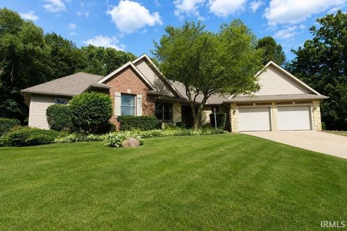 55802 Nature View Dr, New Carlisle, IN, 46552-8472 | Card Image