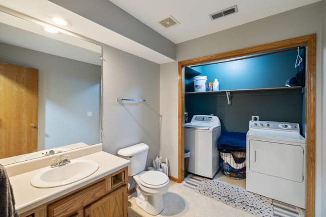 6923 Northview Dr, Home with 3 bedrooms, 3 bathrooms and null parking in Urbandale IA | Image 13