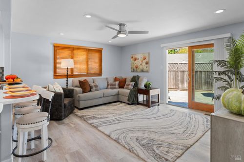 530 Anson Ct, Rohnert Park, CA, 94928-3337 | Card Image