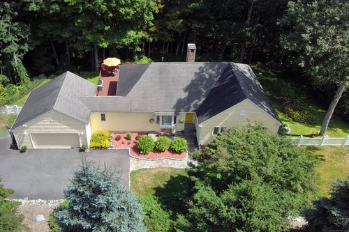 13 Country Squire Ln, Sandy Hook, CT, 06482-1617 | Card Image