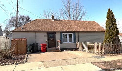 15676 Frazho Rd, Roseville, MI, 48066-5028 | Card Image