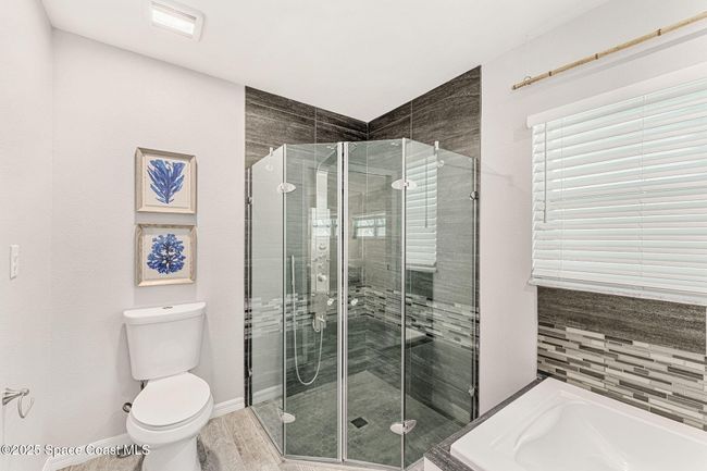 Primary En-Suite | Image 16