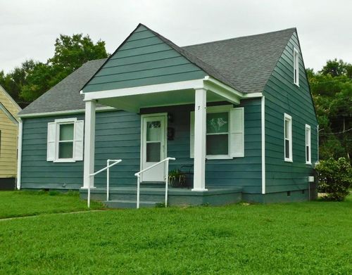 7 Pickett Ct, Blackstone, VA, 23824-2617 | Card Image
