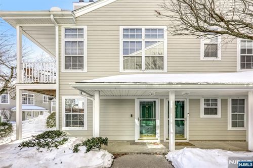 1068 Cambridge Ct, Mahwah, NJ, 07430-3246 | Card Image