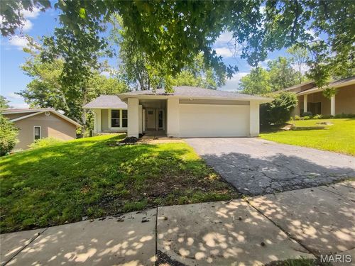 2234 Arborview Dr, Maryland Heights, MO, 63043-2127 | Card Image