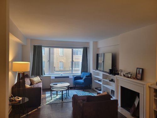 9g-40 Central Park S, New York, NY, 10019-1633 | Card Image