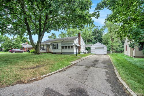 18638 Shadyside Street, Livonia, MI, 48152 | Card Image