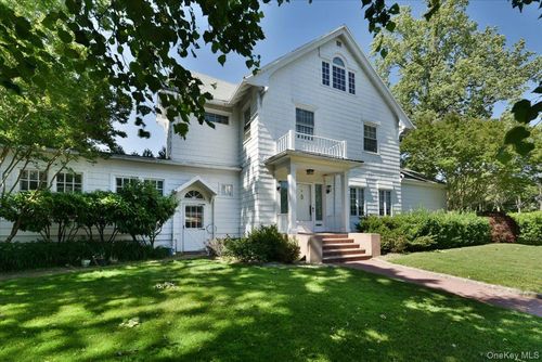 9 Nassau Dr, Great Neck, NY, 11021-1247 | Card Image