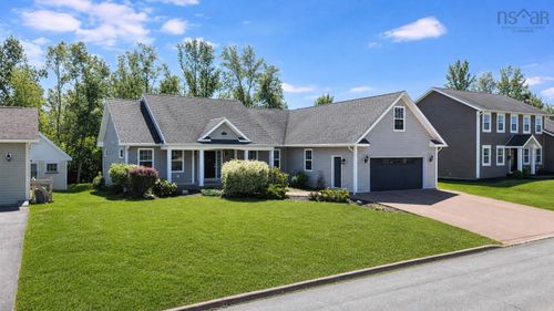 42 Rowan Ave, House with 5 bedrooms, 3 bathrooms and 2 parking in New Glasgow NS | Card Image