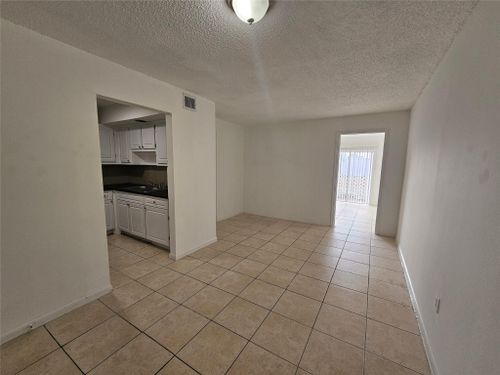 206-3610 Nw 21st St, Lauderdale Lakes, FL, 33311 | Card Image