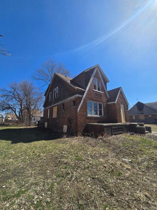 15724 Lesure St, Detroit, MI, 48227-3334 | Card Image