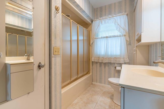 Bathroom | Image 21