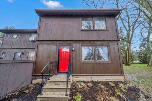 8 Robin Rd, Amherst, NY, 14228-1115 | Card Image