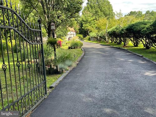 570 Walton Ave, Mount Laurel, NJ, 08054-9582 | Card Image