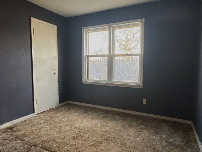 Carpeted empty room featuring baseboards | Image 8
