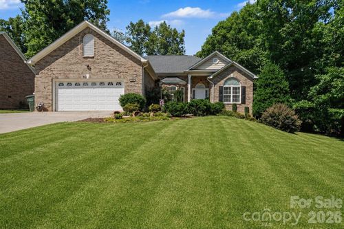 33-3563 Wandering Ln Ne, Hickory, NC, 28601-7054 | Card Image