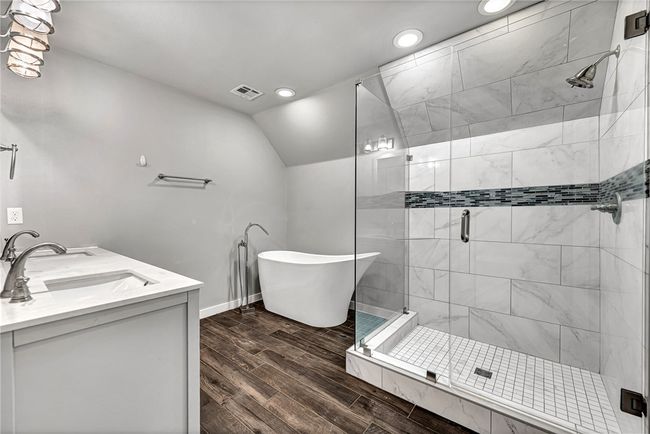 Upstairs Ensuite | Image 16