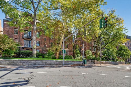 apt-o371-20 N Broadway, White Plains, NY, 10601-2166 | Card Image