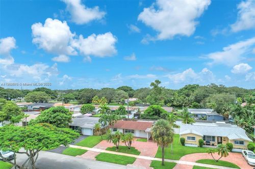2112 N 32nd Ct, Hollywood, FL, 33021-4433 | Card Image