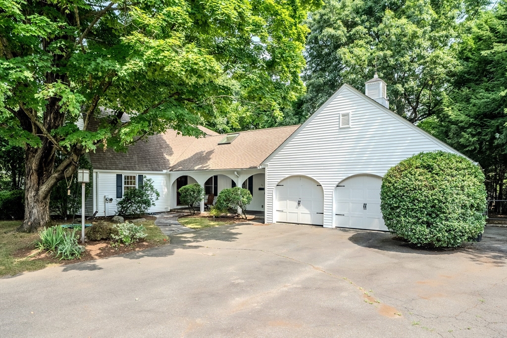 Arlington Rd, Longmeadow, MA 01106