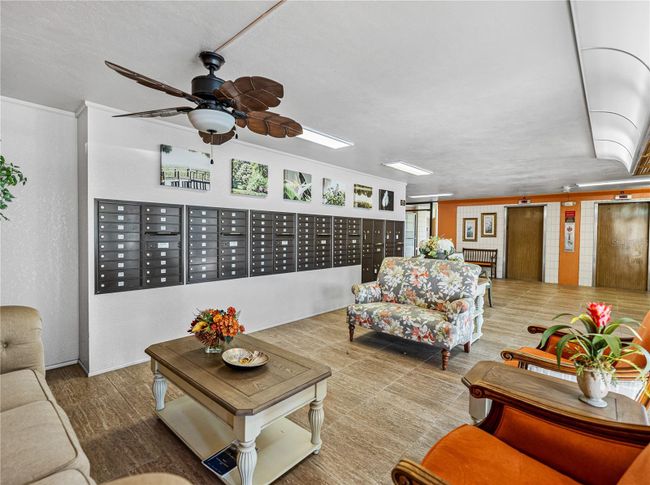 FRONT LOBBY, MAILBOXES AND ELEVATORS | Image 5