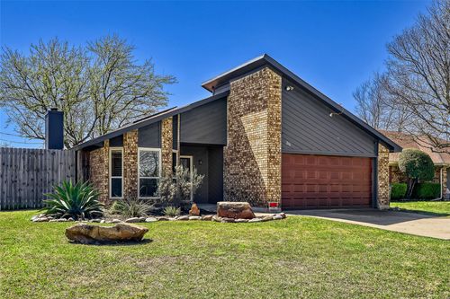 304 Valley Forge Ln, Arlington, TX, 76002-2771 | Card Image
