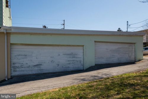 218 S 2nd Ave, WEST READING, PA, 19611-1302 | Card Image