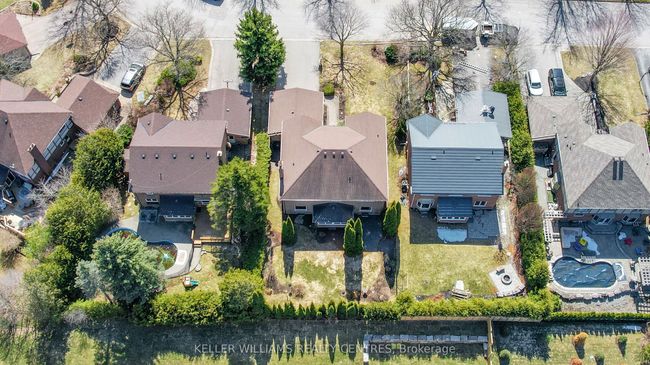 32 Petch Cres, House other with 4 bedrooms, 3 bathrooms and 4 parking in Aurora ON | Image 36