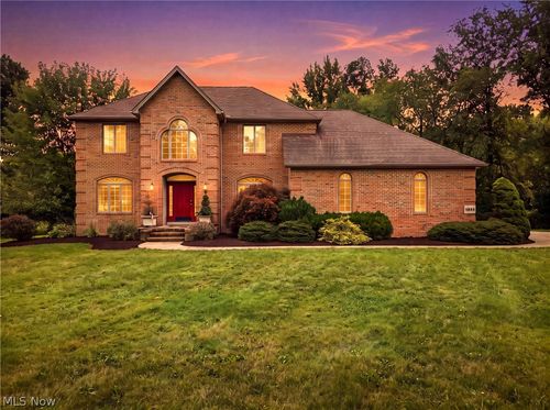 6605 Brookhollow Dr Sw, Warren, OH, 44481-8647 | Card Image