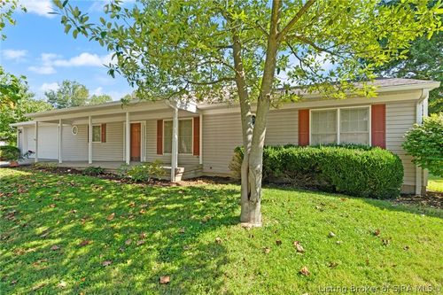 33 Wildwood Rd, Jeffersonville, IN, 47130-6825 | Card Image