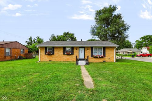 890 E Gray St, Martinsville, IN, 46151-2615 | Card Image