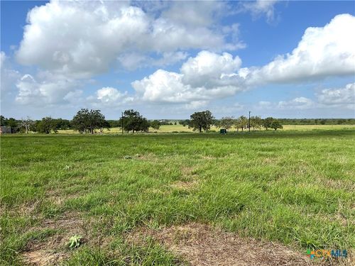 405 Engelke Rd, Kingsbury, TX, 78638-2276 | Card Image
