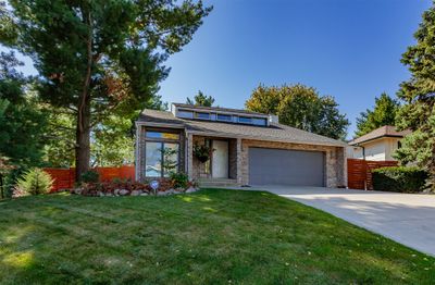 7808 Roseland Drive, Home with 3 bedrooms, 2 bathrooms and null parking in Urbandale IA | Image 1