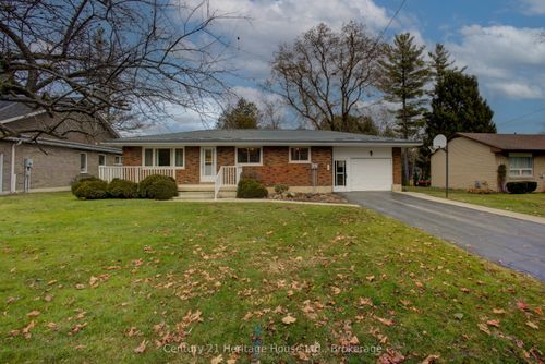 175 Cross St S, West Grey, ON, N0G1R0 | Card Image