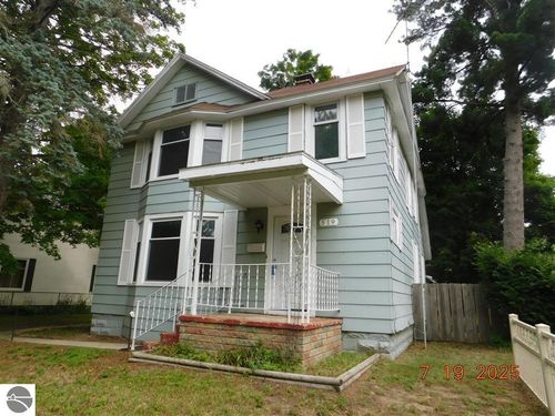 519 E Division St, Cadillac, MI, 49601-2009 | Card Image