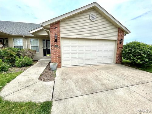 10955 Kentfield Dr, Lebanon, IL, 62254-2333 | Card Image