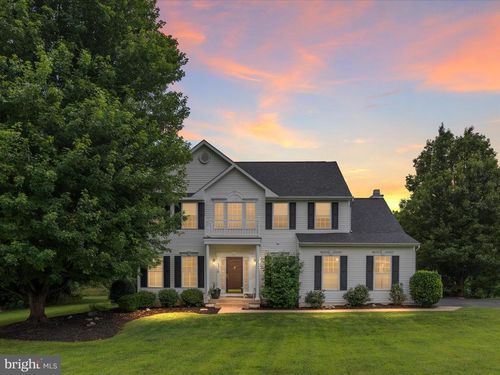 326 Pinnacle Dr, BUNKER HILL, WV, 25413-3493 | Card Image
