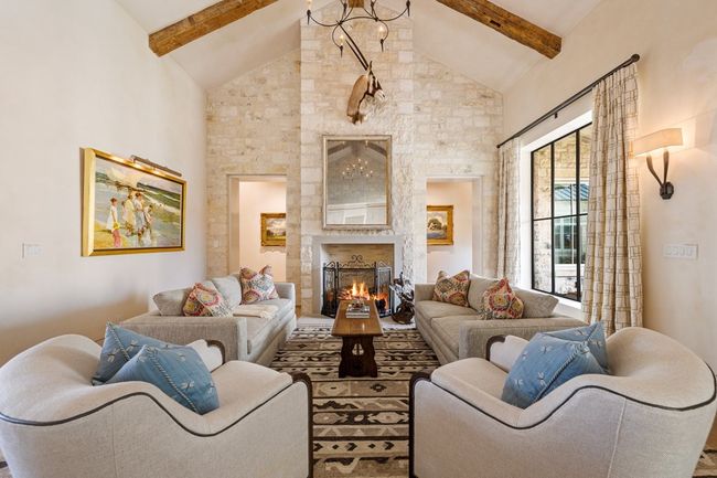 705 W Creek St, Home with 3 bedrooms, 5 bathrooms and 3 parking in Fredericksburg TX | Image 9