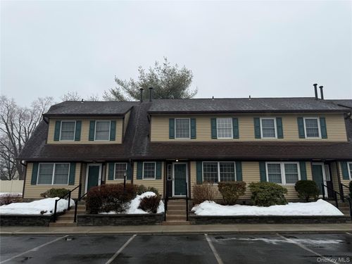 27 Wintergreen Ct, Montgomery, NY, 12549-1258 | Card Image