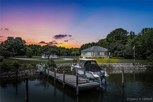131 Henrys Creek Ln, Kilmarnock, VA, 22482-3506 | Card Image