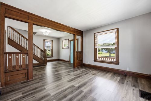 1546 6th Ave Se, Cedar Rapids, IA, 52403-2533 | Card Image