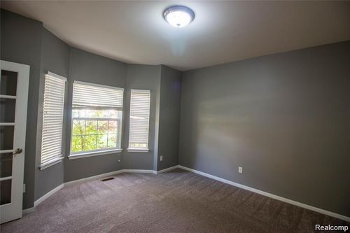 1058 Arthur Dr, Troy, MI, 48083-1803 | Card Image