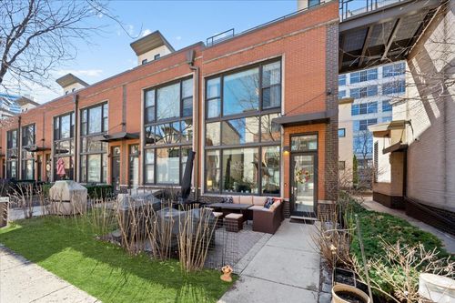 930-930 N Howe St, Chicago, IL, 60610-7686 | Card Image