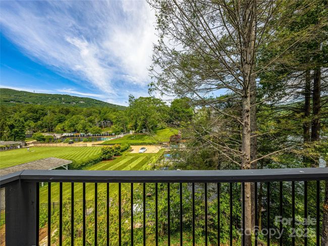 66 Country Club Village Drive, Condo with 3 bedrooms, 3 bathrooms and null parking in Lake Toxaway NC | Image 28